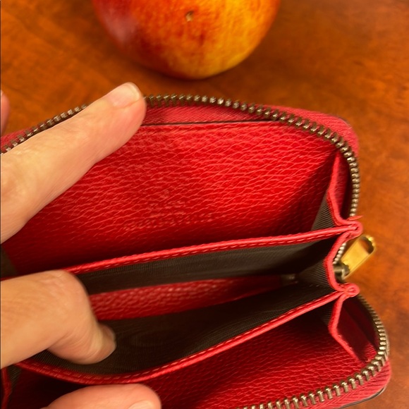 Gucci Red Leather Zip Wallet with Logo - Picture 8 of 13